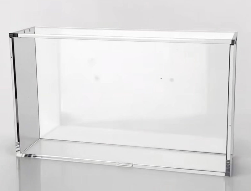 Team Rocket Moltres UPC acrylic display case – close up of magnetic closure